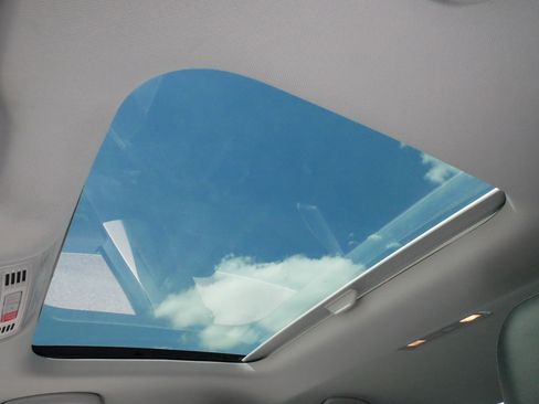 Certified 2023 Volkswagen Jetta SE FWD image 32