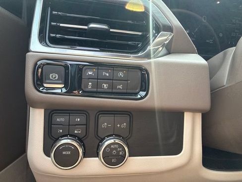 Used 2026 GMC Yukon Denali AWD/4WD image 18
