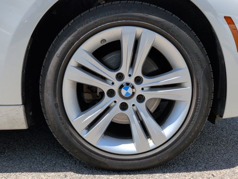 Used 2018 BMW 330i xDrive Sedan w/ Premium Package AWD/4WD image 14