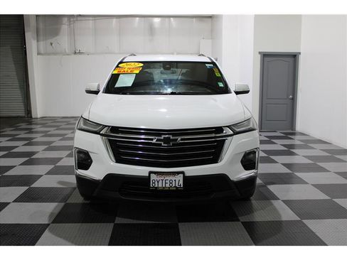 Used 2022 Chevrolet Traverse LT image 3