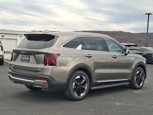Certified 2025 Kia Sorento EX image 6