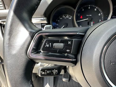 Certified 2023 Porsche Macan image 18