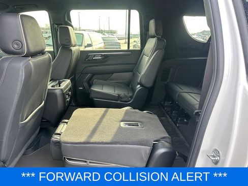 Used 2025 Chevrolet Suburban Premier image 17