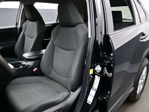 Used 2021 Toyota RAV4 XLE AWD/4WD image 12