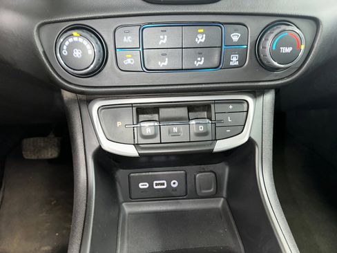 Certified 2023 GMC Terrain SLE image 12