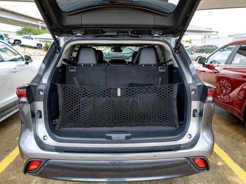 New 2026 Toyota Highlander Limited AWD/4WD image 10