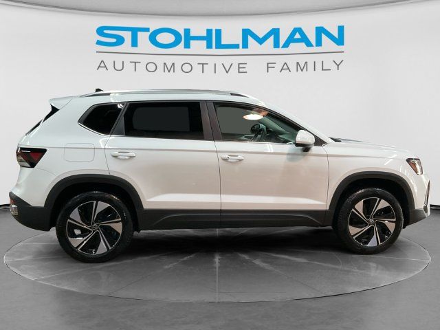 Used 2026 Volkswagen Taos SE AWD/4WD image 4