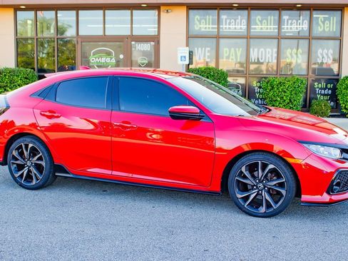 Used 2018 Honda Civic Sport image 12