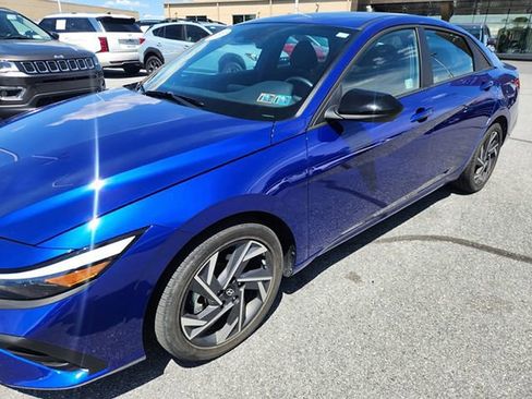 Used 2025 Hyundai Elantra SEL FWD image 12