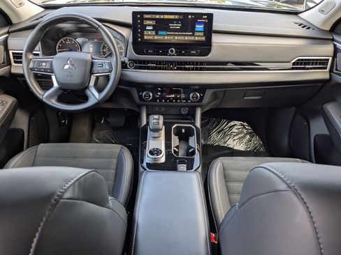Used 2025 Mitsubishi Outlander SE AWD/4WD image 31