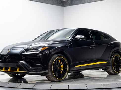 Used 2022 Lamborghini Urus image 2