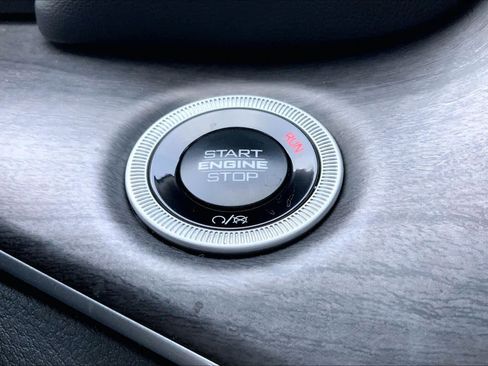 Used 2025 Jeep Grand Cherokee L Limited w/ Luxury Tech Group II image 31