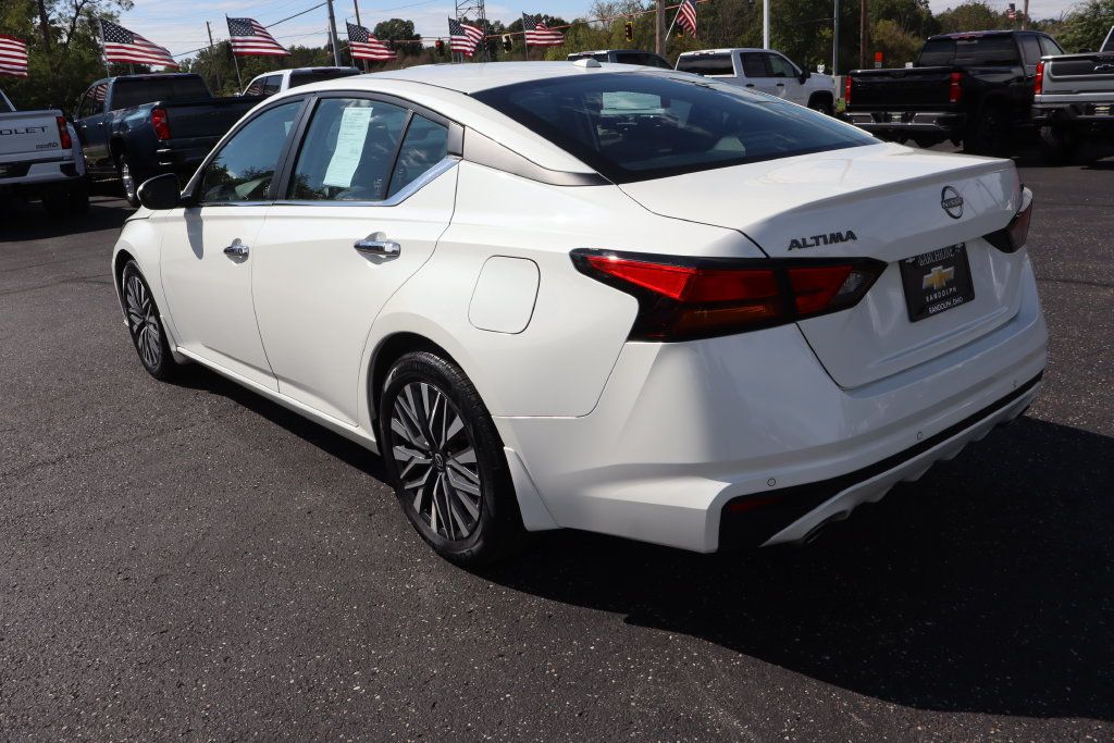 Used 2024 Nissan Altima 2.5 SV w/ SV Premium Package FWD image 3