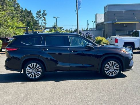 Used 2022 Toyota Highlander Platinum AWD/4WD image 4