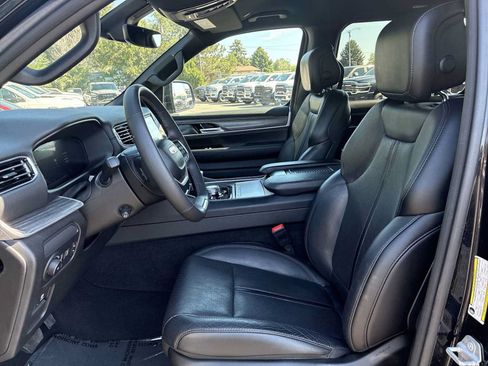Certified 2024 Jeep Wagoneer L Series II w/ Flexible Seating Group AWD/4WD image 13