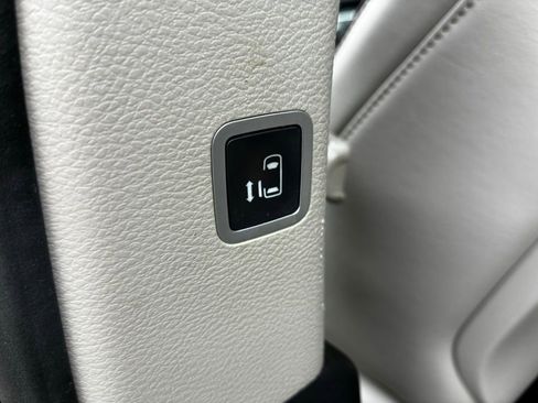 Used 2017 Chrysler Pacifica Limited image 27