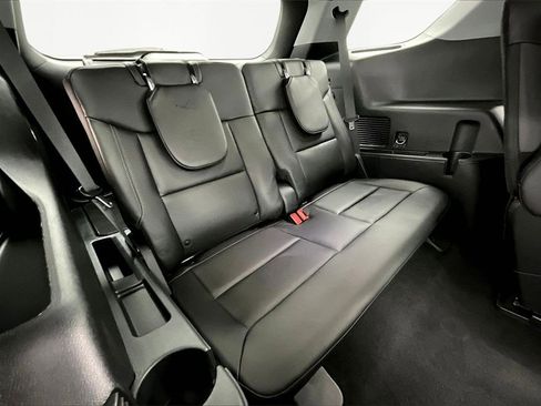 Used 2023 Ford Explorer XLT w/ Equipment Group 202A image 28