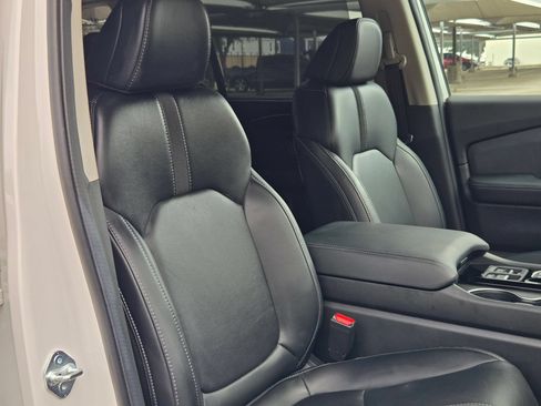Used 2025 Honda Pilot EX-L image 29