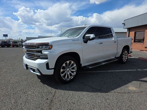 Used 2019 Chevrolet Silverado 1500 High Country w/ Technology Package AWD/4WD image 3