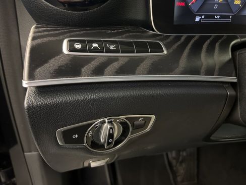 Used 2018 Mercedes-Benz E 300 4MATIC image 23