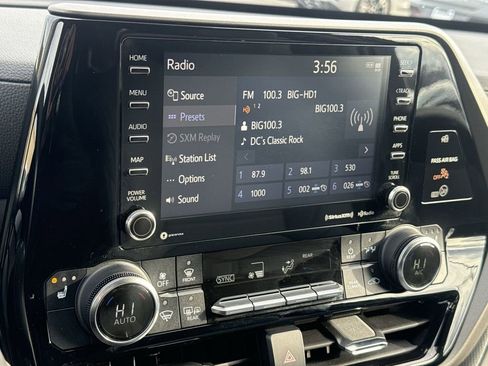 Used 2022 Toyota Highlander XLE image 17