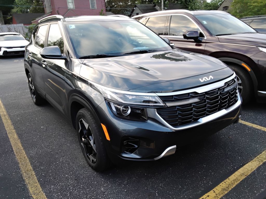 Used 2024 Kia Seltos EX FWD image 12