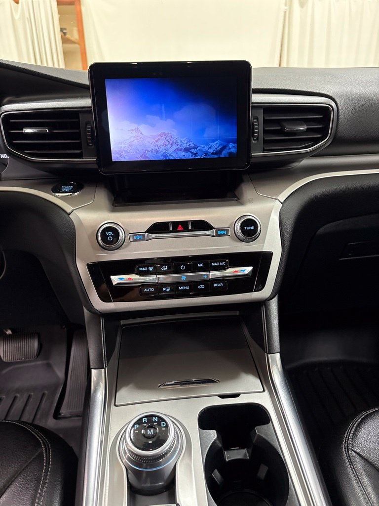 Used 2020 Ford Explorer XLT w/ Equipment Group 202A AWD/4WD image 12
