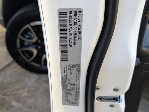 Used 2025 Jeep Compass Trailhawk AWD/4WD image 35