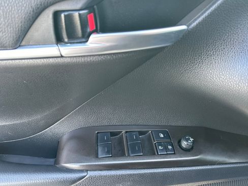 Certified 2022 Toyota Camry SE image 10