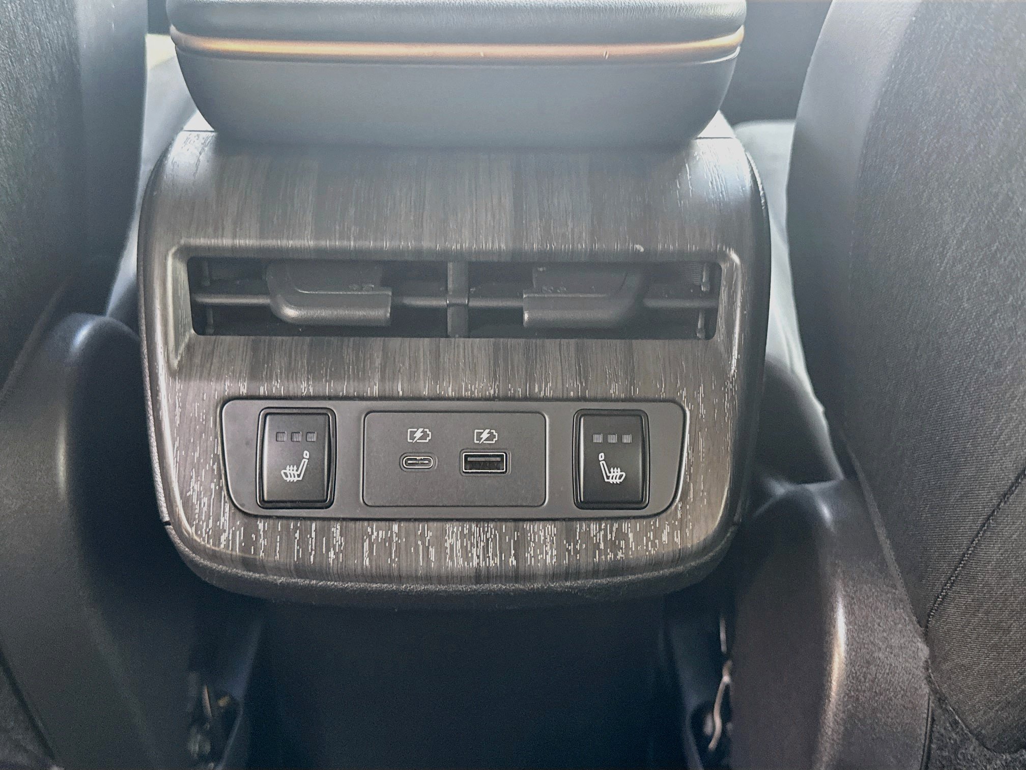 Used 2023 Nissan Ariya FWD image 23