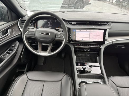 New 2026 Jeep Grand Cherokee L Limited w/ Luxury Tech Group II AWD/4WD image 13