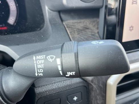 Used 2025 Toyota Tacoma Limited AWD/4WD image 27