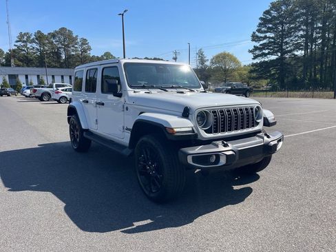 Certified 2025 Jeep Wrangler Unlimited Sahara image 4