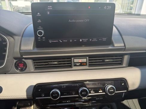 Used 2025 Honda Pilot Touring image 15