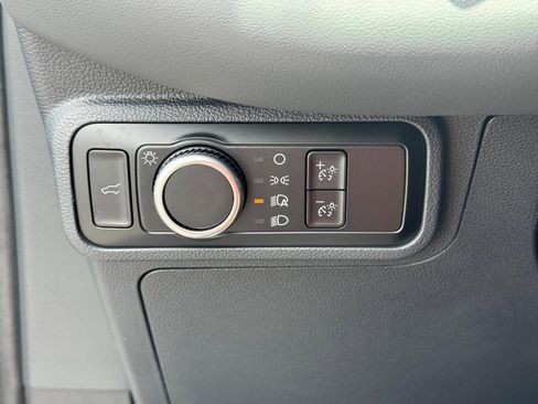 Used 2025 Ford Explorer Active AWD/4WD image 24
