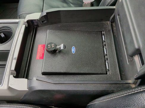 Used 2017 Ford F350 Lariat w/ Chrome Package image 30