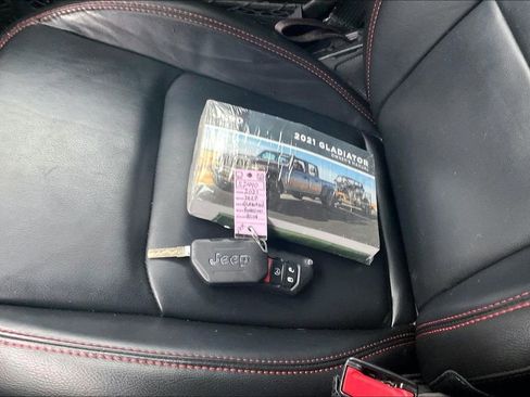 Used 2021 Jeep Gladiator Rubicon image 10