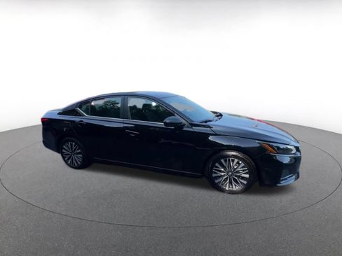 Used 2026 Nissan Altima 2.5 SV FWD image 2