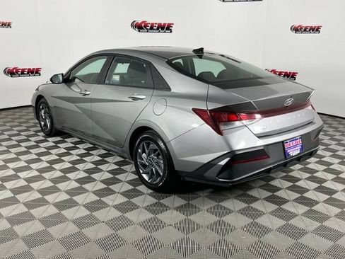 Used 2024 Hyundai Elantra SEL FWD image 6