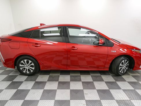 Used 2020 Toyota Prius Prime XLE image 9