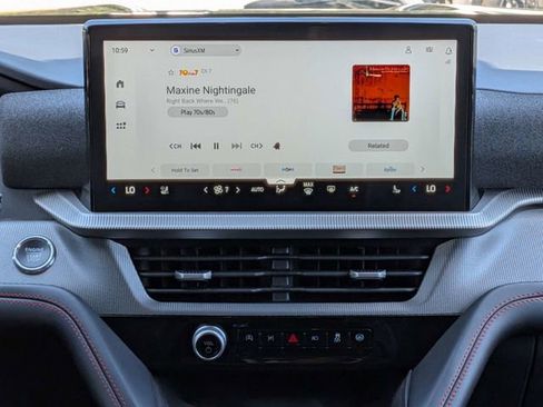 Used 2025 Ford Explorer ST-Line w/ ST-Line Street Pack AWD/4WD image 19