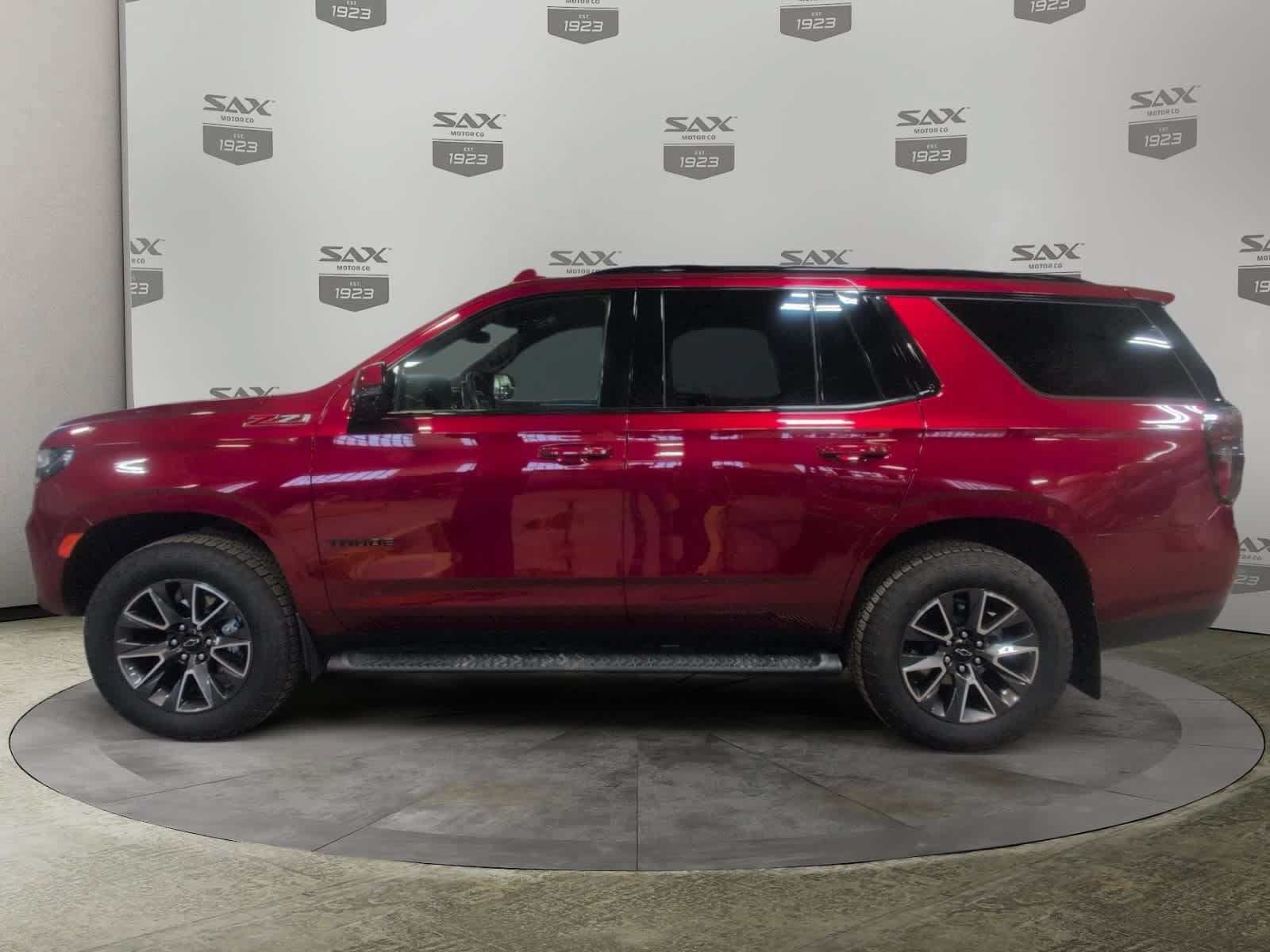 Used 2022 Chevrolet Tahoe Z71 w/ Luxury Package AWD/4WD image 2
