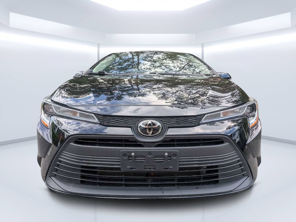 Used 2025 Toyota Corolla LE FWD image 8
