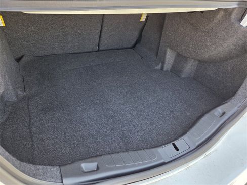 Used 2019 Ford Fusion SE image 9