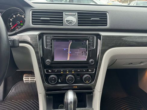 Used 2016 Volkswagen Passat 1.8T SE image 19