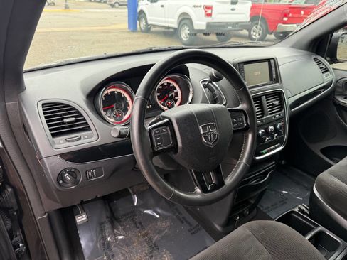Used 2016 Dodge Grand Caravan SE image 12