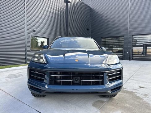 Certified 2024 Porsche Cayenne image 3