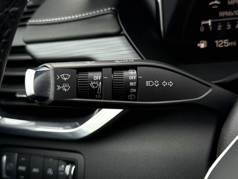 Used 2025 GMC Acadia Elevation image 9