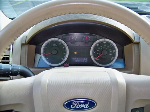 Used 2009 Ford Escape Limited AWD/4WD image 22