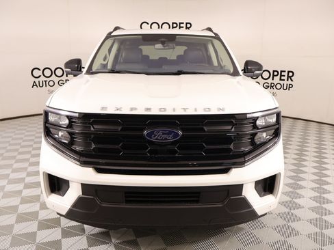 Used 2025 Ford Expedition Active AWD/4WD image 10